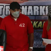 Pesinetron Bawang Merah dan Bawang Putih ini menyadari bahwa seharusnya ia menjadi contoh terbaik, khususnya bagi ketiga anaknya. (Budi Santoso/Kapanlagi.com)