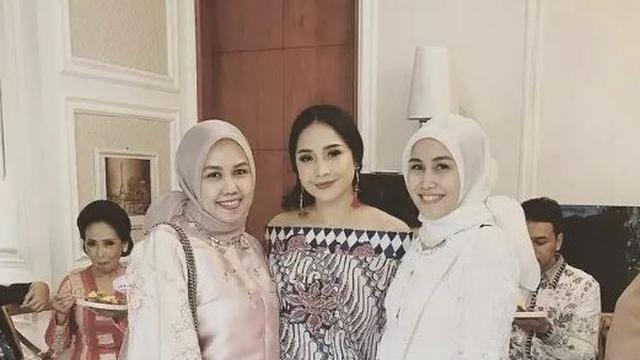 Diterpa Isu Perselingkuhan, Ini 6 Potret Kedekatan Nagita Slavina dan Mimi Bayuh