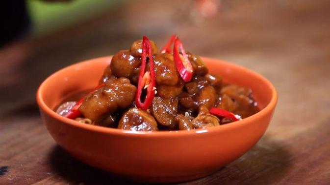 Resep Enak: Semur Ayam Saus Tiram dengan Jamur Kancing 