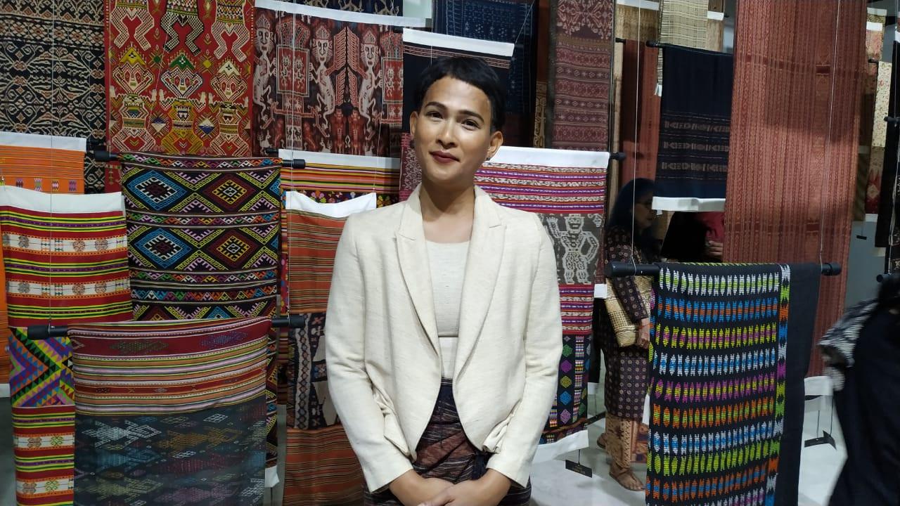 Pameran kain Oscar Lawalata