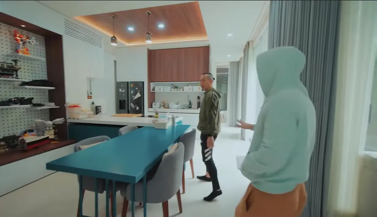 Rumah Ernest Prakasa (Youtube/Raditya Dika)