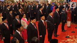 Para menteri membaca sumpah dalam rangkaian pelantikan Kabinet Indonesia Maju di Istana Negara, Jakarta, Rabu (23/10/2019). Presiden Joko Widodo (Jokowi) resmi melantik 34 menteri dan empat pejabat setingkat menteri Kabinet Indonesia Maju periode 2019-2024 resmi dilantik. (Liputan6.com/Angga Yuniar)