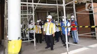 Menteri PUPR Basuki Hadimuljono saat melakukan kunjungan kerja ke proyek revitalisasi TMII, Jakarta Timur, Selasa (12/7/2022). Kunjungan dilakukan untuk menijau progres revitaliasasi TMII yang dipersiapkan untuk Presidensi Indonesia dalam Konferensi Tingkat Tinggi (KTT) G20 yang berlangsung pada November mendatang. (Liputan6.com/Herman Zakharia)