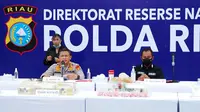 Kapolda Riau Irjen Agung Setya dalam konferensi pers pengungkapan narkoba jaringan Lapas. (Liputan6.com/M Syukur)