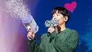 Penonton di acara fan meeting tersebut begitu antusias saat Ji Chang Wook mulai melakukan fan service. Mulai dari menyapa, bernyanyi, hingga memainkan gelembung sabun. Saking serunya, ia juga berharap bisa keliling kota Jakarta dan meminta fans untuk menjadi pemandu wisatanya. (Liputan6.com/IG/@jichangwook)