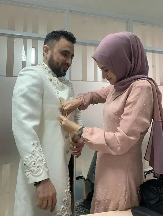 Sarah juga selalu mendampingi suami di berbagai acara.(Instagram.com/rizaldjibran_)