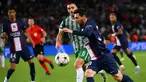 Lionel Messi tampil mengagumkan saat Paris Saint-Germain pesta 7-2 ke gawang Maccabi Haifa pada matchday kelima Liga Champions 2022/2023, Rabu (26/10/2022) dini hari WIB. Ia berhasil mencetak 2 gol dan 2 assist pada laga tersebut. Selain itu, La Pulga juga mampu mencatatkan rekor baru dengan menjadi pemain tertua (35 tahun 123 hari) yang sukses mencetak brace gol dan assist. Messi juga tercatat sebagai satu-satunya pemain yang telah mencetak lebih dari 10 gol dan 10 assist di liga top Eropa 2022/2023. (AFP/Anne-Christine Poujoulat)