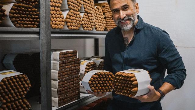 Jeremy Thomas Jadi Petani Tembakau