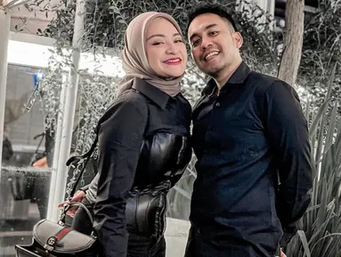 Nathalie Holscher terlihat kembali mesra dengan mantan kekasih. Bahkan, dirinya beberapa kali mengunggah foto bersama mantan kekasih di akun Instagram dan menjadi sorotan netizen. (Liputan6.com/IG/@nathalieholscher)