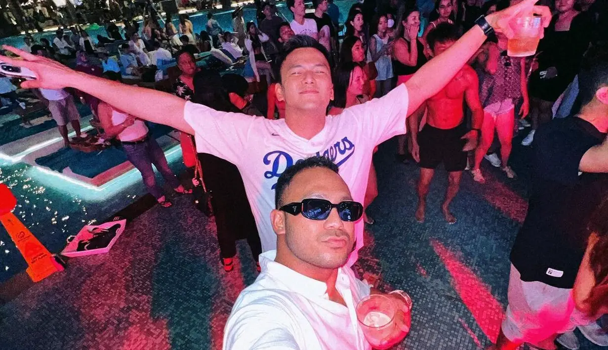 Wijaya Saputra alias Wijin bersama di acara ulang tahun Sammy Simorangkir. (Instagram @jaysforeal)