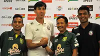 Lamaran hingga Foto Tim Bersama Menghiasi Duel Arema Vs Persebaya