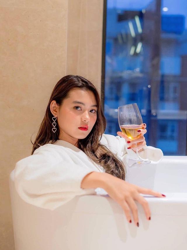 7 Potret Cesen Eks JKT48 Hapus Foto Marshel Widianto Usai Umumkan Kehamilan Kedua