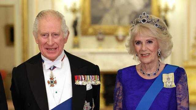 Raja Charles III bersama Permaisuri Camilla