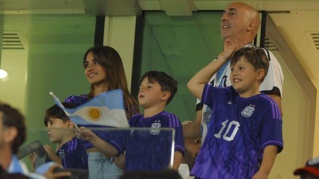 Foto: Momen Antonella Roccuzzo Berikan Dukungan di Laga Spesial Sang Suami, Lionel Messi Saat Piala Dunia 2022