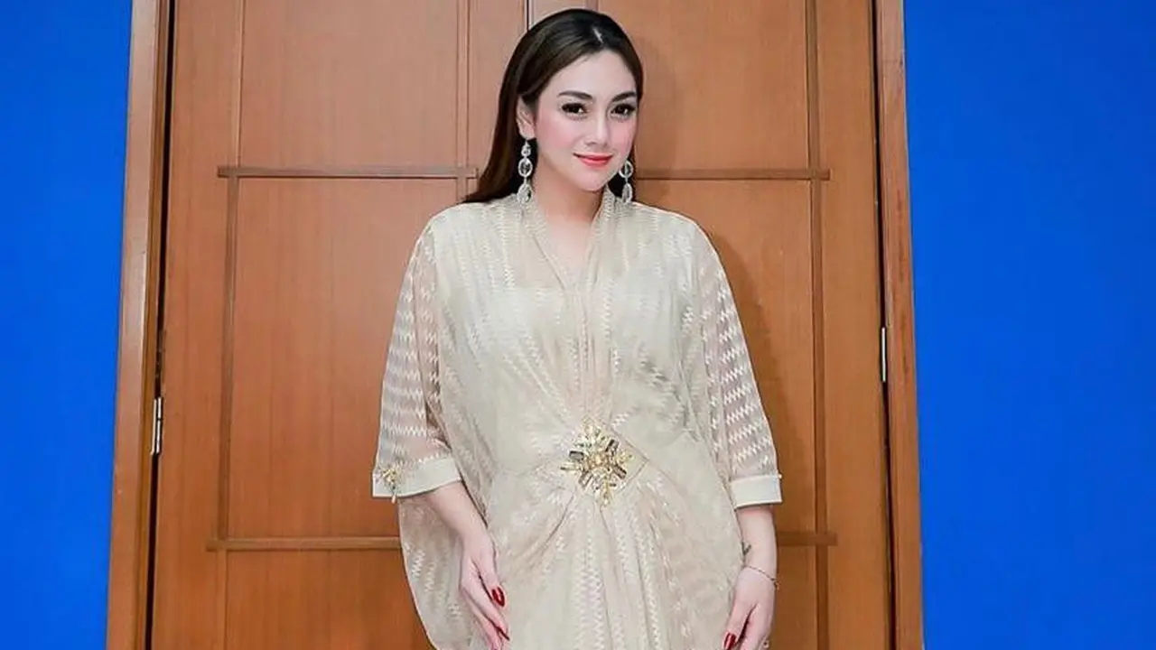 10 Ide Style Kaftan agar Tampilan Terlihat Mewah, dari Raisa Andriana hingga Krisdayanti