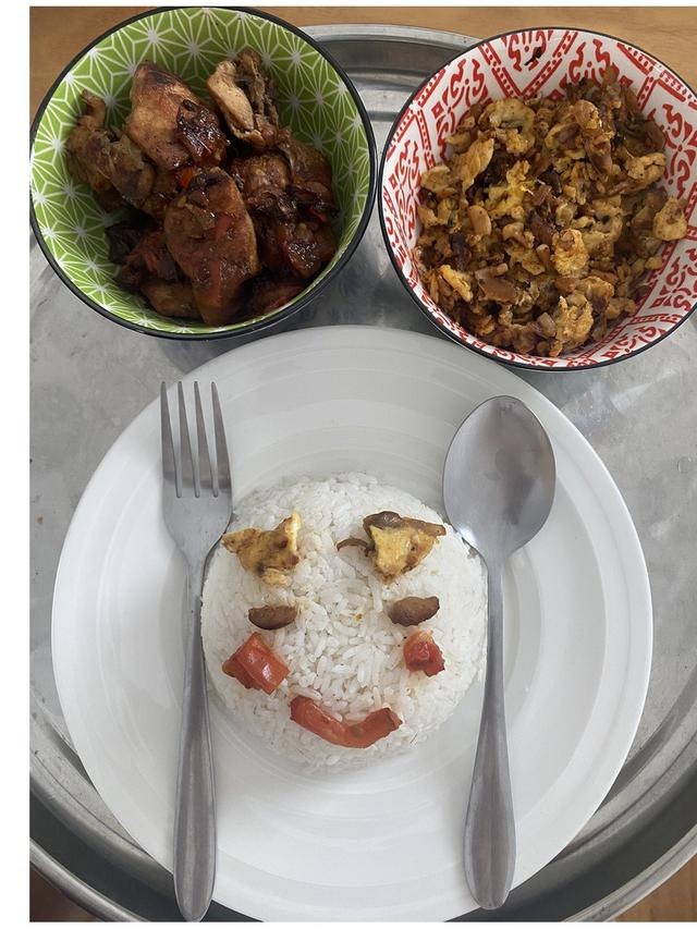 Suami Ini Bikin Makanan Lucu Buat Istri yang Baru Melahirkan, 6 Potretnya Kocak