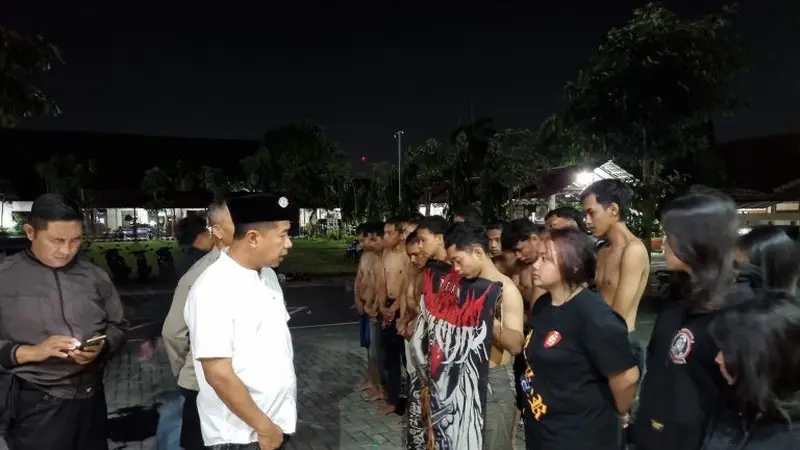 Polisi mengamankan puluhan pesilat meresahkan warga di Jombang. (Istimewa)