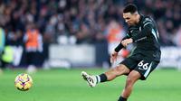 Pada paruh kedua, giliran Trent Alexander-Arnold dan Diogo Jota yang menjebol gawang West Ham. (AFP/Adrian Dennis)
