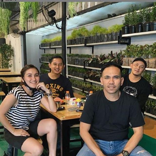 Menengok Kafe Milik Ayu Ting Ting Ada Mural Karya Wendy Cagur Lifestyle Liputan6 Com