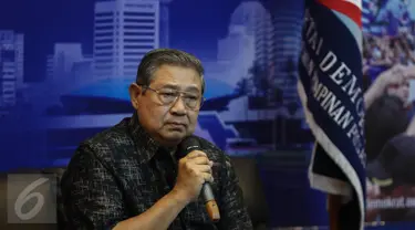 Ketua Umum Partai Demokrat, Susilo Bambang Yudhoyono memberikan klarifikasi terkait penyadapan dirinya dengan Ketua MUI Ma'ruf Amin, Jakarta, Rabu (1/2). (Liputan6.com/Faizal Fanani)