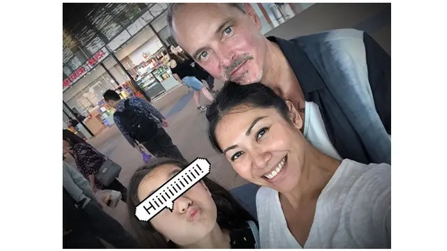 Jarang Terekspos, Ini 6 Momen Manis Anggun C Sasmi dengan Suami Bulenya