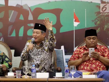 Anggota Komisi XI F-PDIP Hendrawan Supratikno (tengah) bersama Waketum Partai Gerindra Arief Poyuono dan Pengamat Ekonomi INDEF Enny Sri Hartati saat diskusi Dialektika Demokrasi di Jakarta, Kamis (11/10). (Liputan6.com/JohanTallo)