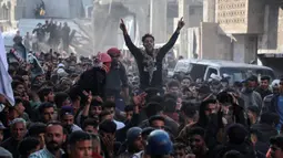 Sambil membawa spanduk, pengunjuk rasa terlihat berbaris di Kota Gaza dan kota Beit Lahia di bagian utara wilayah tersebut. (Foto oleh AFP)