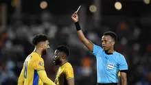 Wasit asal Somalia, Omar Abdulkadir Artan, batal memimpin pertandingan Piala Dunia 2026 karena tak mendapatkan izin masuk ke Amerika Serikat. (AFP/Khaled DESOUKI)