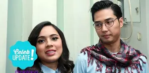 Setelah melahirkan anak pertamanya, Nycta Gina tampil berbeda dengan hijabnya. 