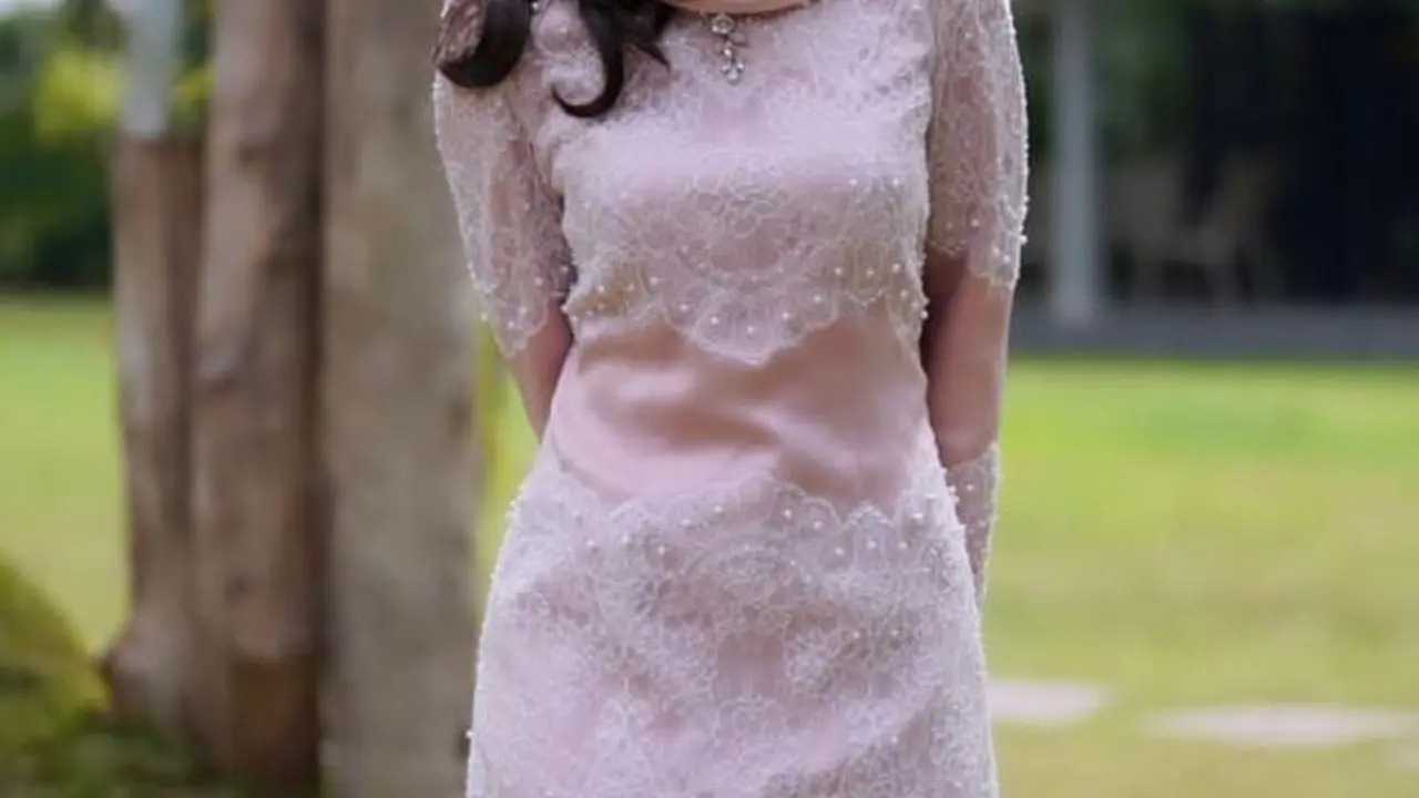Jadi Sorotan, 6 Tampilan Anggun Sarah Menzel Berkerudung di Acara Gender Reveal Aurel Hermansyah