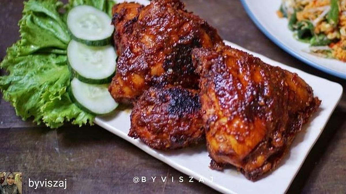 Trik Ayam Bakar Biar Enggak Gosong Tapi Tetap Dapat Aroma Smokey, Cukup Pakai Cara Simpel Ini