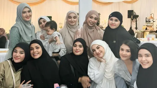 Irish Bella saat Tasyakuran Rumah Baru bersama suami. [@_irishbella_]