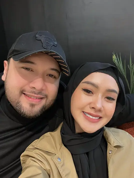 Di sisi lain, mendengar kabar tersebut, teman-teman, rekan, serta para penggemar keduanya pun memberikan banyak dukungan dan ucapan selamat bagi Cita dan Didi. Mereka ikut bahagia dengan pernikahan Cita Citata. (Liputan6.com/IG/@cita_citata)