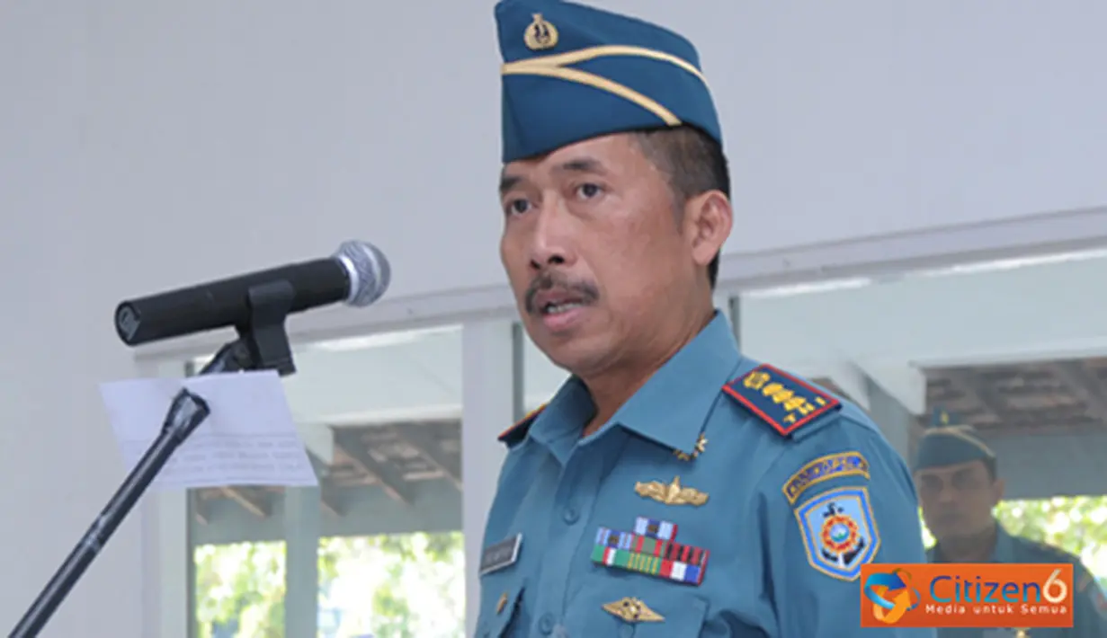 Citizen6, Surabaya: Komandan Pusdikintel Kolonel Laut (E) Jalasena Satriyawirya memberikan amanatnya pada acara penutupan kursus Intelijen dasar di aula Pusdikintelmar Kesatrian Kodikopsla, Ujung, Surabaya, Jumat (7/9). (Pengirim: Penkobangdikal).