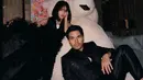 Saat dinner bareng sang kekasih, Thariq Halilintar, Fuji tampil memesona dengan gaun hitam panjang. Meski pakai riasan minim, gayanya banyak dipuji warganet. (Liputan6.com/IG/@fuji_an)