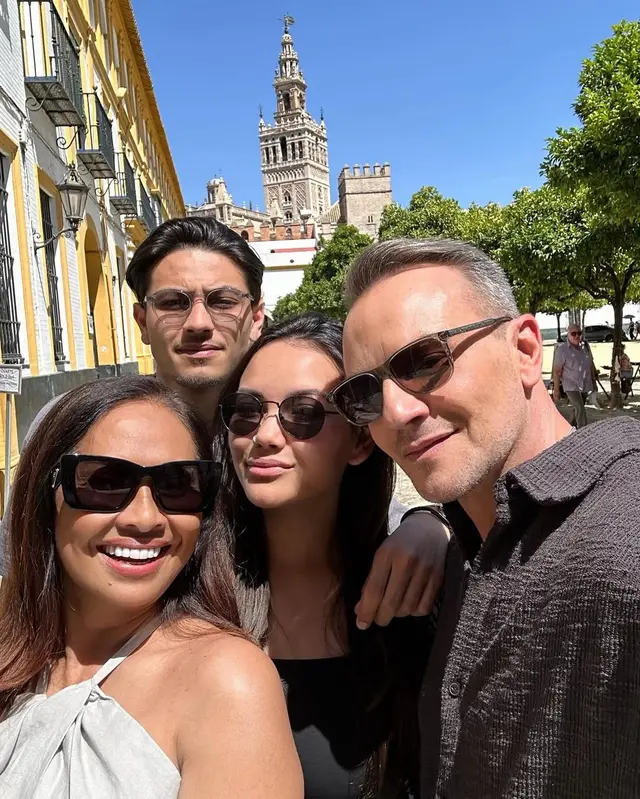 17 Tahun cerai tapi tetap kompak, intip 8 potret kebersamaan orang tua Alyssa Daguise usai berpisah