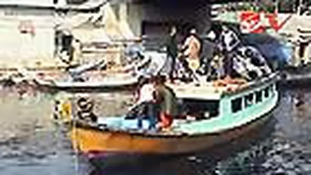Mudik dengan Perahu Nelayan
