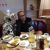 Anak pertama Rizky Febrian Adriansyach, lantas Putry Delina Andriyani, Rizwan Adriansyach dan Ferdinan Ardiansyach. Sule dan Lina membangun rumah tangga dari nol. Sule belum terkenal dan belum memiliki pekerjaan tetap. (Instagram/lina_sulestevent)