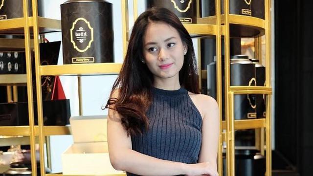 Dinda Hauw