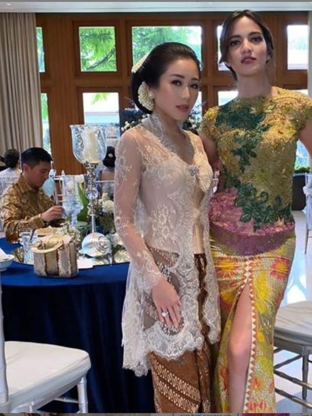 Nia Ramadhani Pakai Kebaya di Acara Siraman Arya Bakrie, Warganet Salah Fokus