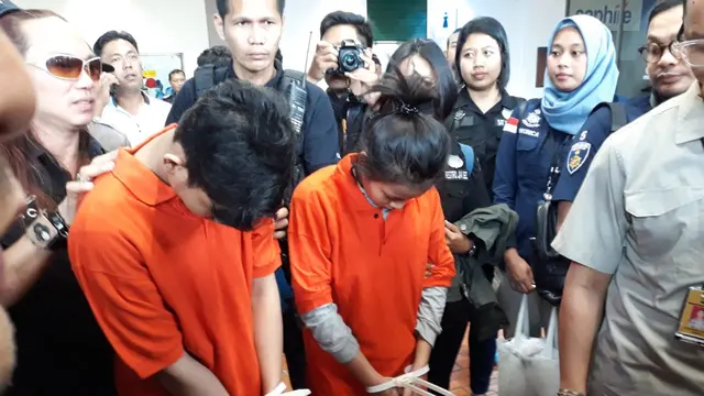 Sejoli Pembunuh Pemandu Karaoke di Mampang, Tiba di Bandara Soetta