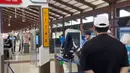 Momen perpisahan itu terasa haru, mengingat sang putri harus kembali fokus menimba ilmu dan menjalani kehidupan di pesantren. Ifan tak pernah absen mengantarkan putrinya kembali ke pesantren, menunjukkan kasih sayangnya yang tulus. (Liputan6.com/IG/@ifanseventeen)
