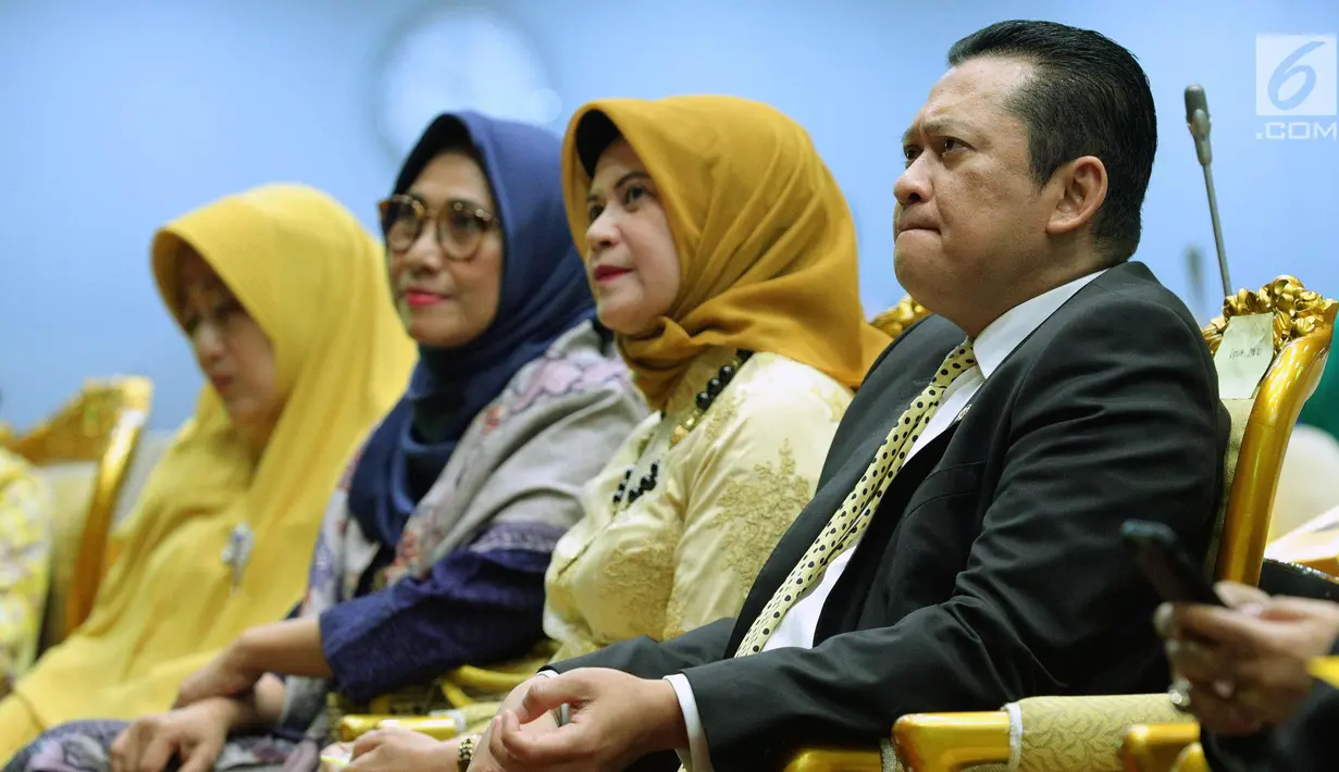 Ketua DPR Bambang Soesatyo (kedua kanan) menghadiri acara Seminar dan Lokakarya bertajuk Kartini di Era Digital: Perempuan, Inovasi, dan Teknologi, Jakarta, Rabu (25/4). Seminar ini diadakan oleh KPPG. (Liputan6.com/Johan Tallo)