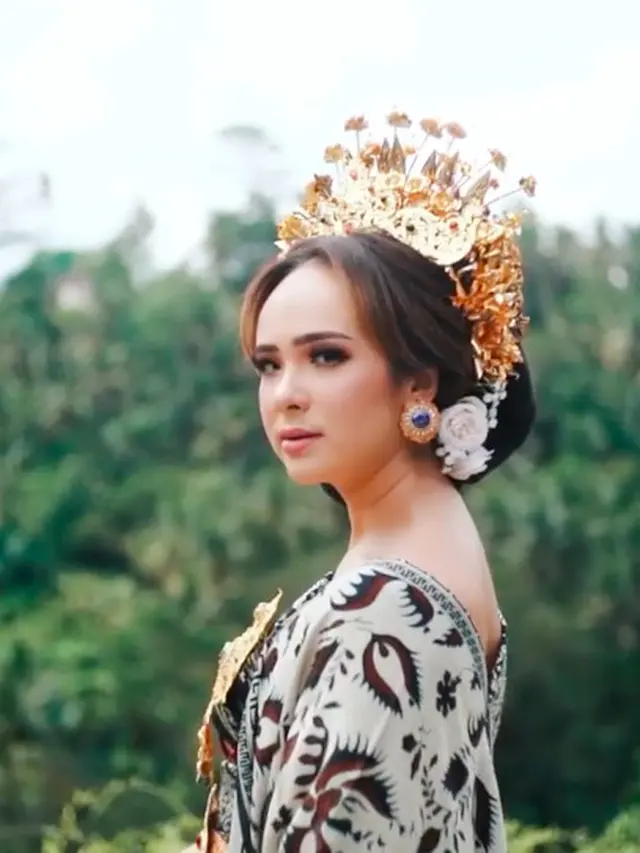 Pesona Pamela Bowie Dalam Balutan Baju Adat Bali, Tampil Menawan. (Sumber: Instagram/gerobakphotography)