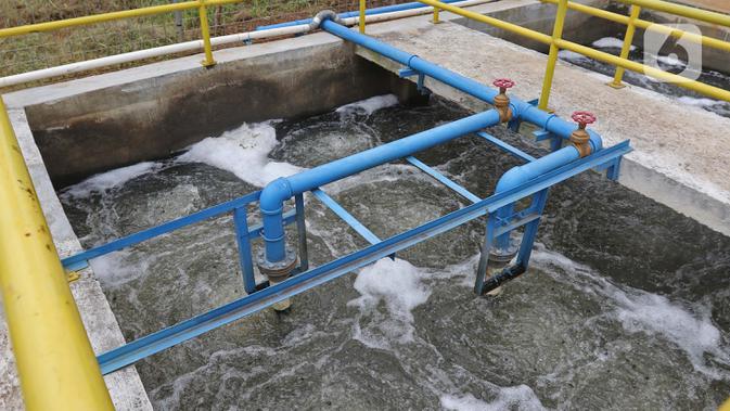 Pengolahan air limbah di Jagakarsa, Jakarta, Kamis (19/11/2020). Dinas Sumber Daya Air DKI Jakarta menyatakan tengah menyiapkan Sistem Pengelolaan Air Limbah Domestik Terpusat (SPALD-T) skala perkotaan dan permukiman di Ibu Kota. (Liputan6.com/Herman Zakharia)