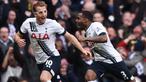 Bek Tottenham, Danny Rose bersama rekannya Harry Kane merayakan gol kemenangan ke gawang Swansea pada laga Liga Premier Inggris di Stadion White Hart Lane, Minggu (28/2/2016). Tottenham berhasil menaklukan Swansea 2-0. (Reuters/Tony O'Brien)