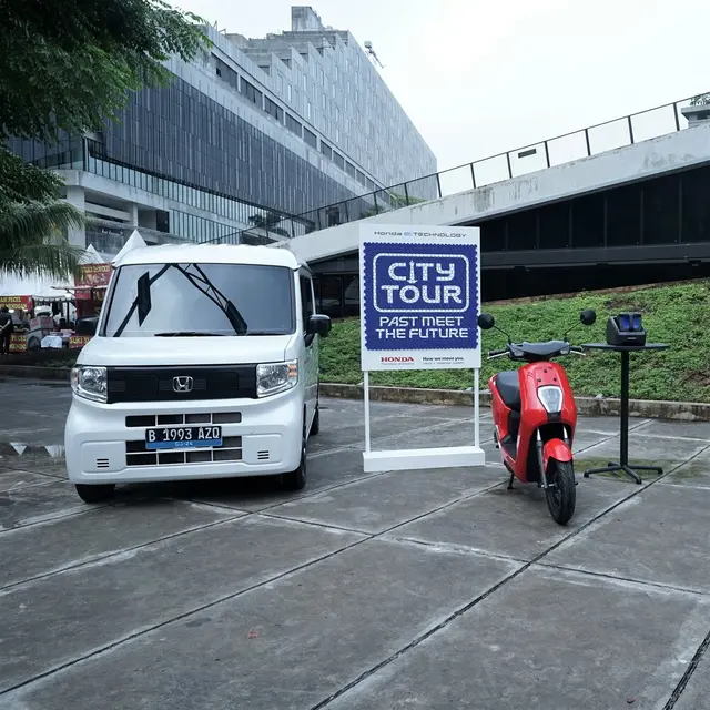 Mobil dan motor yang dipajang di acara Honda e-Technology City Tour di berbagai kota