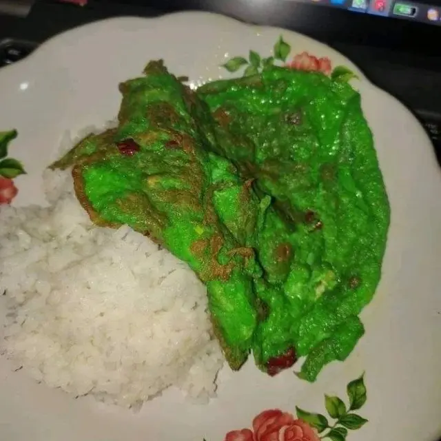 6 Potret Telur Dadar Nyeleneh Ini Bikin Senyum, Penampakannya Tak Biasa