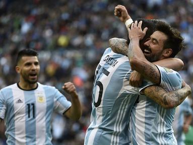 Argentina meraih kemenangan telak 3-0 melawan Bolivia pada pertandingan terakhir Grup D yang berlangsung di CenturyLink Field, Seattle, Rabu (15/6/2016). (AFP/Omar Torres)