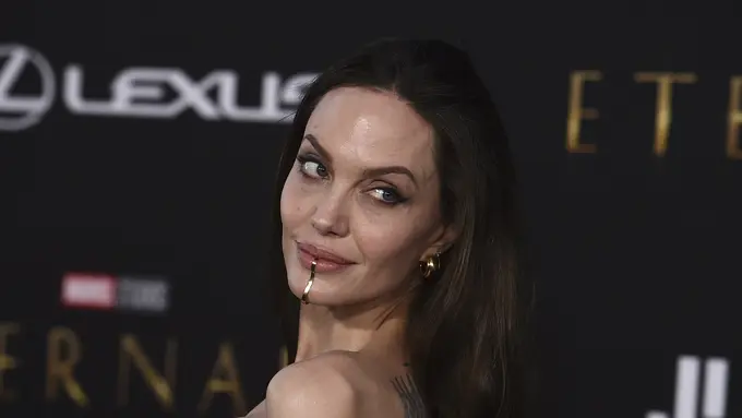 Angelina Jolie dalam premier Eternals di Los Angeles. (Jordan Strauss/Invision/AP)